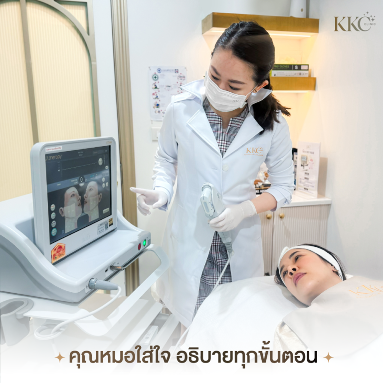 Doctor explaining to a client whats showing on the Ulthera SPT machine at KKC Clinic