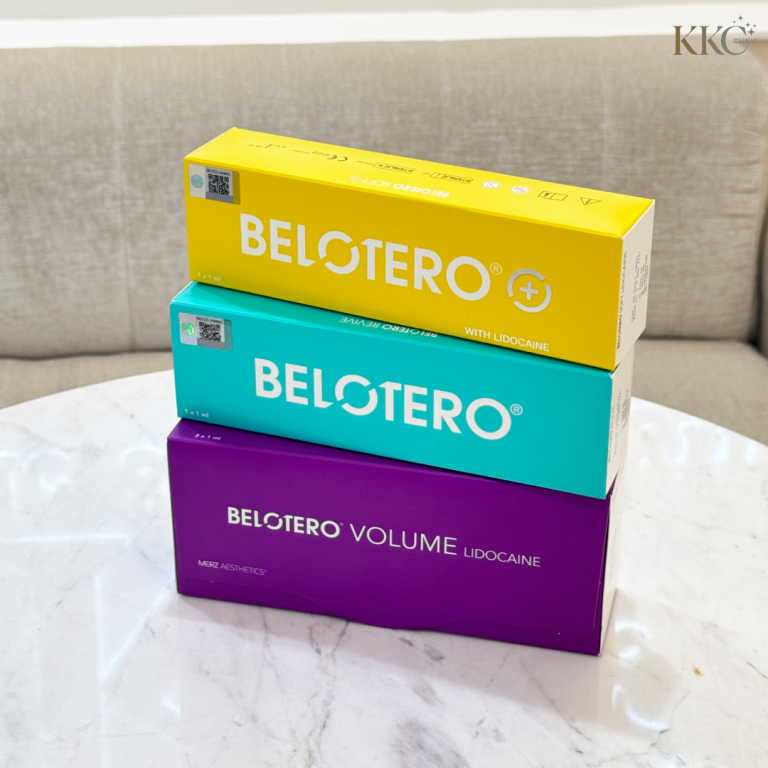 กล่องผลิตภัณฑ์ Belotero วางซ้อนกันบนโต๊ะหินอ่อน ประกอบด้วย Belotero Balance, Belotero Revive และ Belotero Volume Lidocaine ที่ KKC Clinic