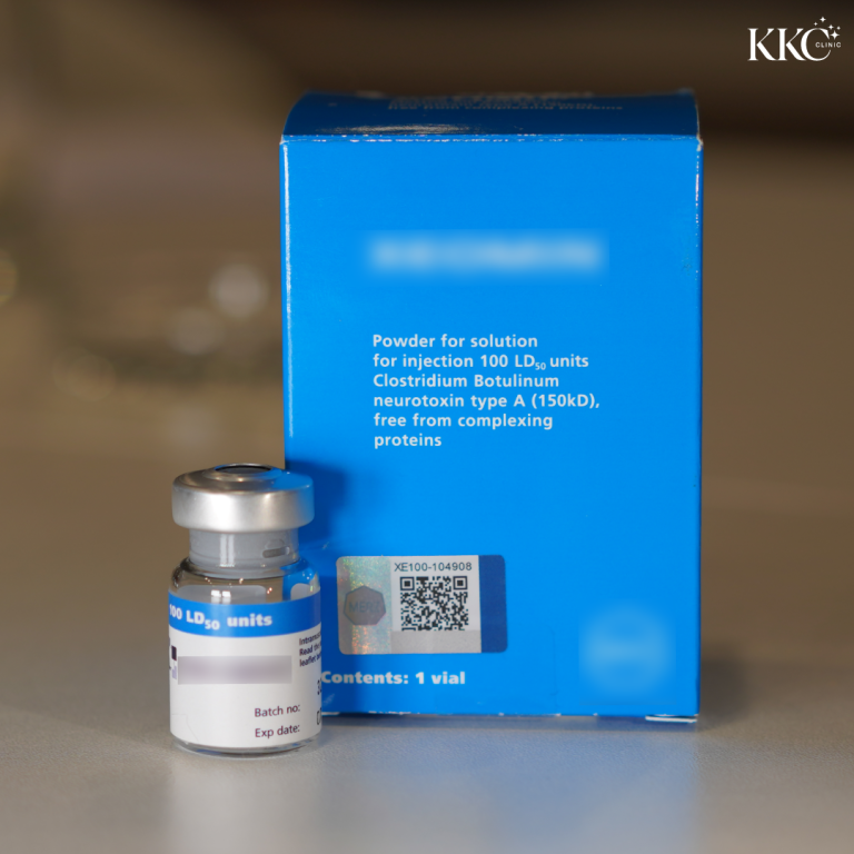 กล่องและขวดบรรจุคลอสตริเดียมโบทูลินั่มนิวโรท็อกซินไทป์เอ (150kD) ระบุ 100 LD50 ยูนิต วางอยู่บนพื้นเรียบ