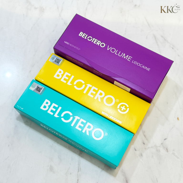 กล่องฟิลเลอร์ Belotero วางบนพื้นหินอ่อนสีขาว ประกอบด้วยรุ่น Volume, Intense และ Revive